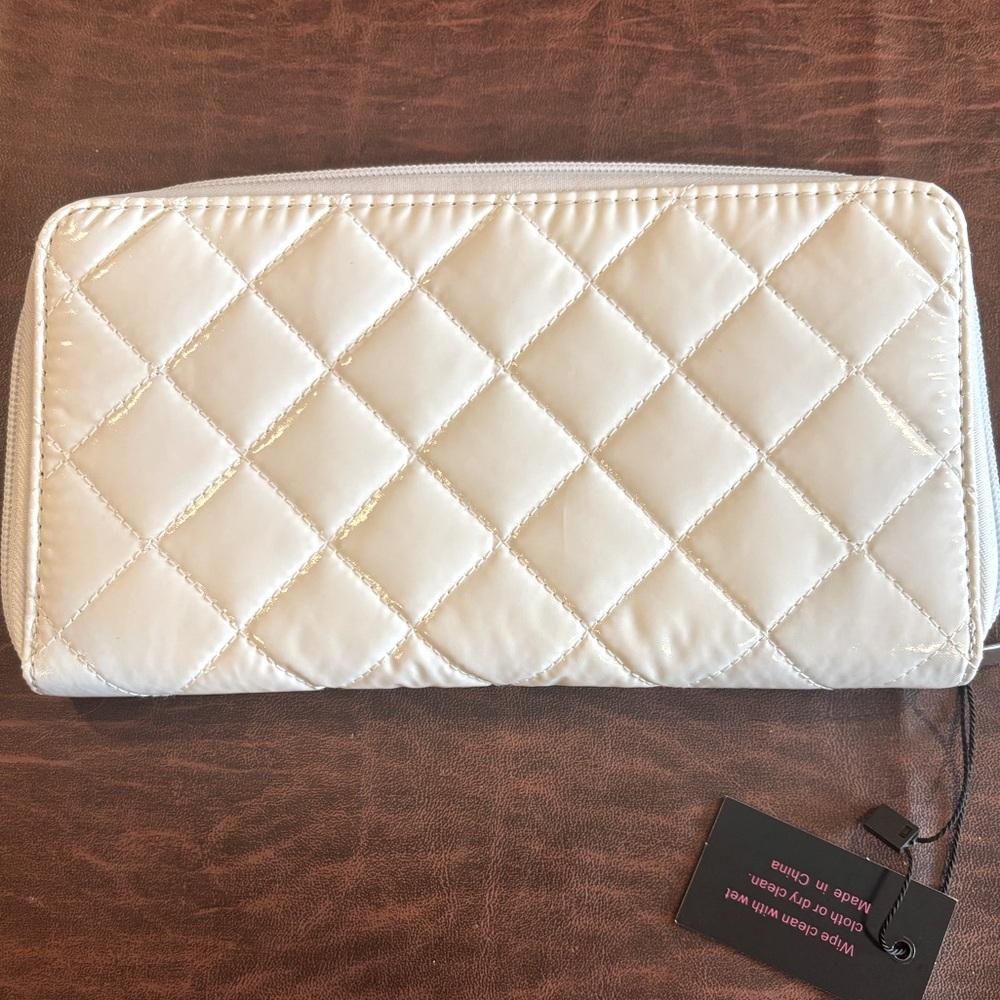 NWT-Haute Shore Cash Blanc Cloud Dancer  white puffer wallet